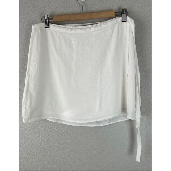 Aritzia Sun-Deh White Full Wrap Mini Skirt, size Large - Picture 7 of 14